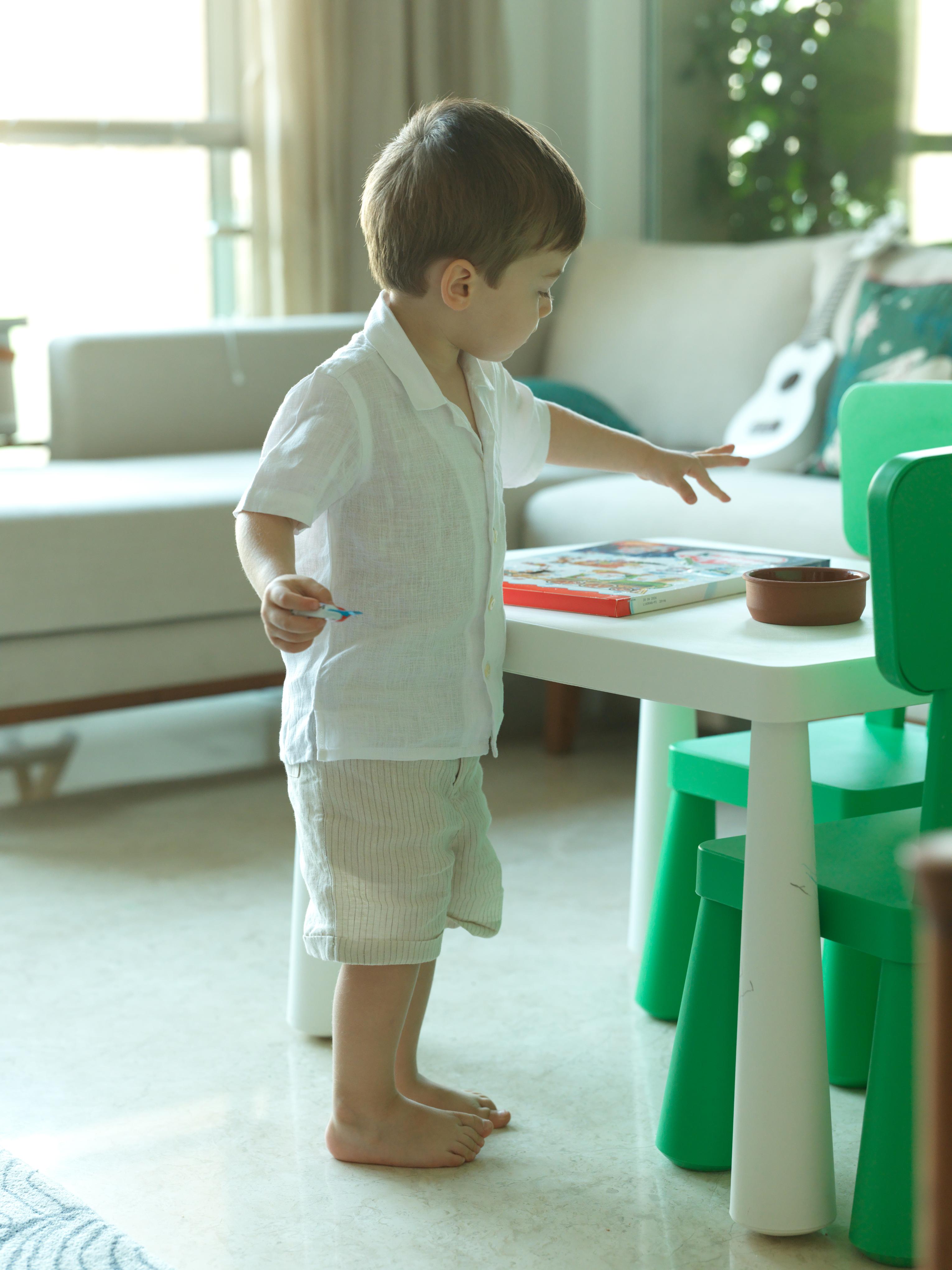 Boys Basic Shorts Beige Lines